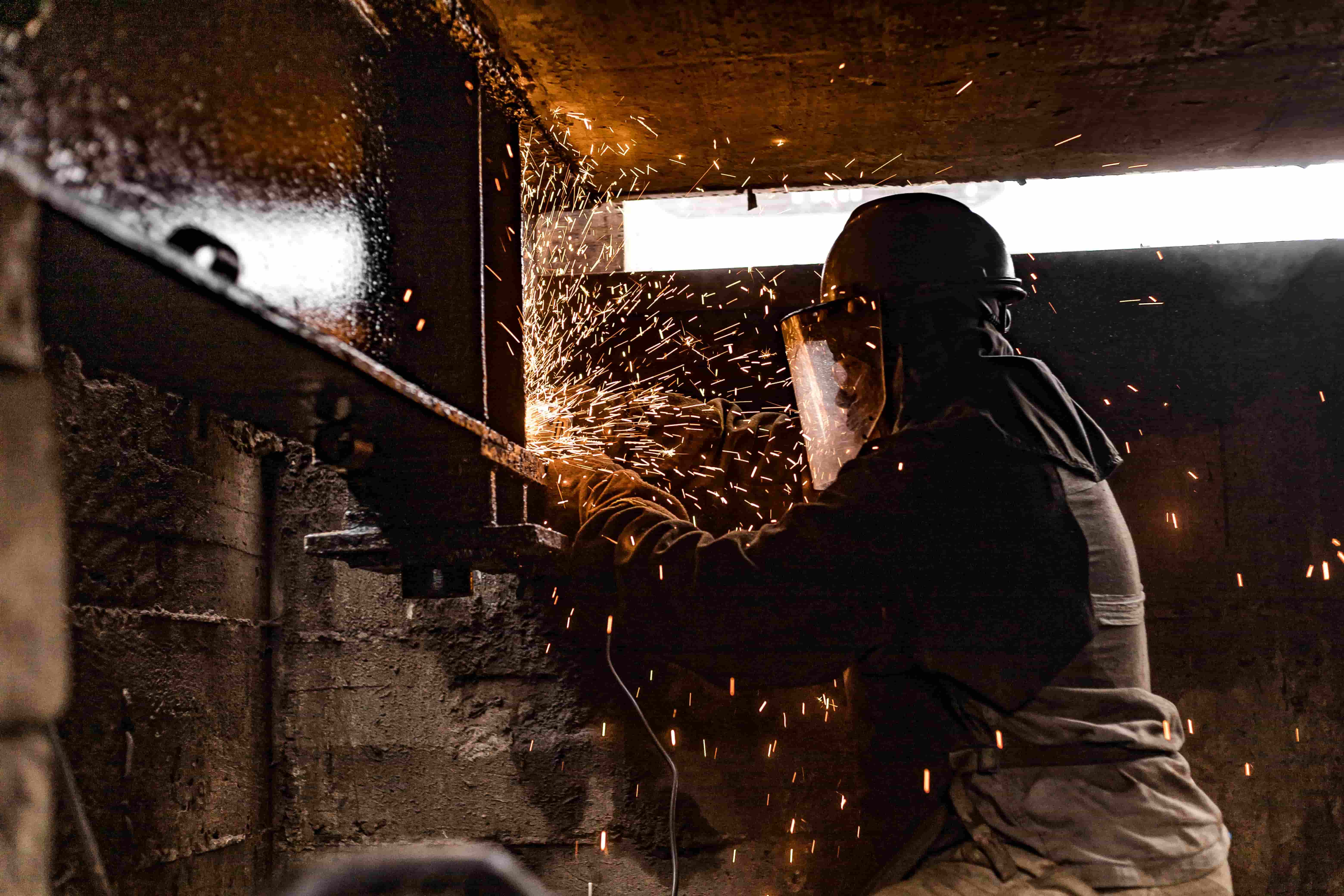 REFORMA GERAL COM TRATAMENTO MECÂNICO E PINTURA